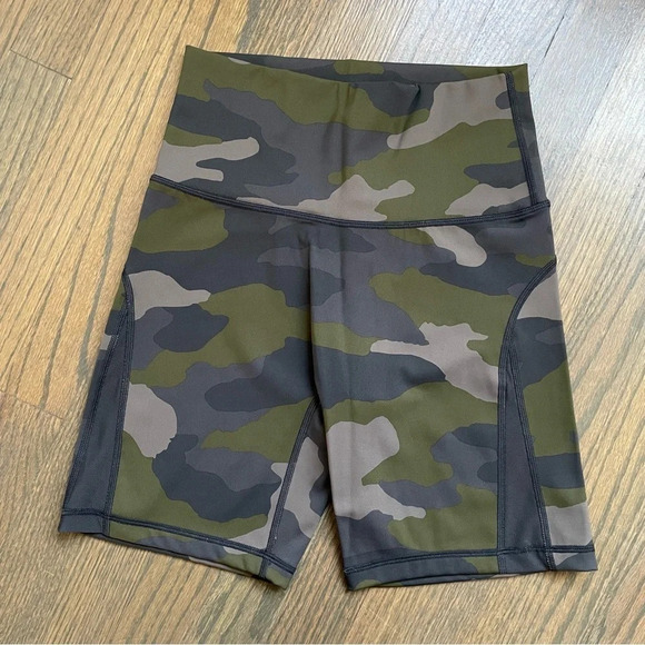 Offline by Aerie Goals Mesh Bike Camo Short size Medium - Picture 1 of 7